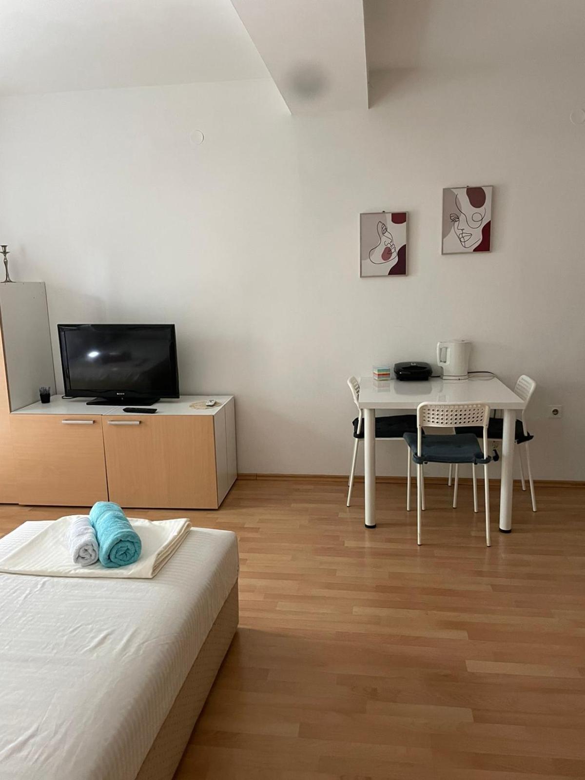Skopje&Friends Central App 외부 사진